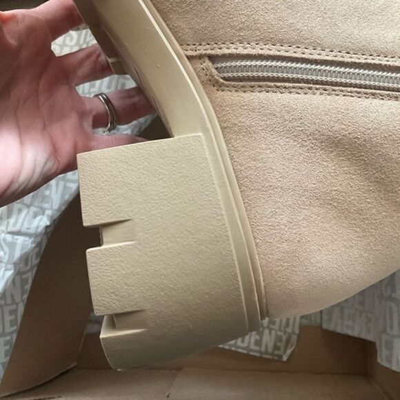 NIB Steve Madden Sand Suede Haywire Ankle Boot - Picture 4 of 6